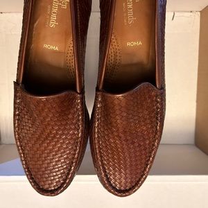 Allen Edmonds Italian made basket weave brown loafer - 11D.